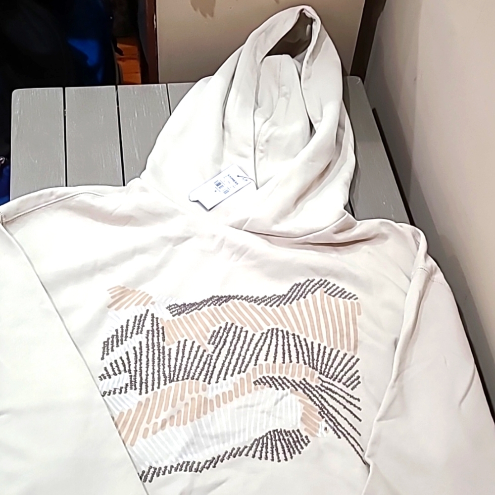 New men's Express pullover Medium